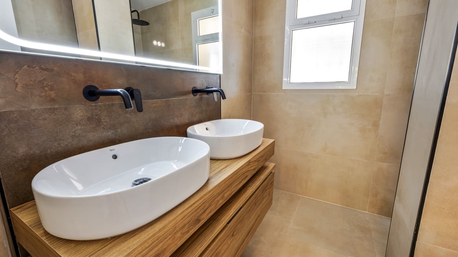 3 chambre Appartement à vendre à Nueva Andalucia avec piscine garage - 699 000 € (Ref: 9535516)