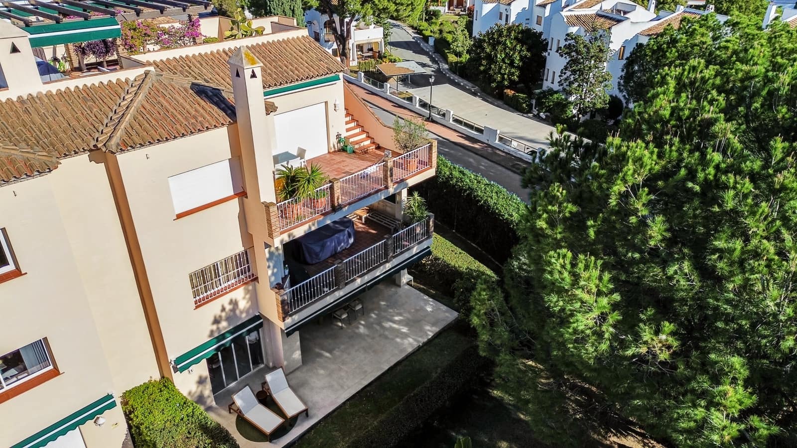 3 chambre Appartement à vendre à Nueva Andalucia avec piscine garage - 699 000 € (Ref: 9535516)