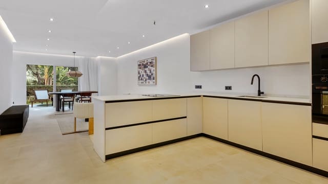 3 chambre Appartement à vendre à Nueva Andalucia, Marbella avec piscine garage - 689 000 € (Ref: 9535516)