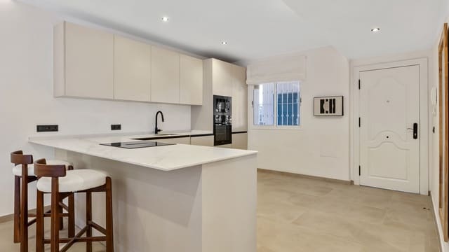 3 chambre Appartement à vendre à Nueva Andalucia, Marbella avec piscine garage - 689 000 € (Ref: 9535516)