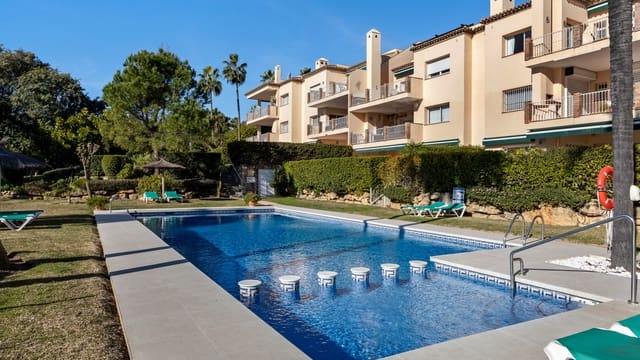 3 chambre Appartement à vendre à Nueva Andalucia, Marbella avec piscine garage - 689 000 € (Ref: 9535516)