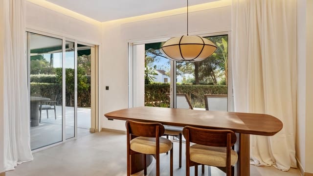 3 chambre Appartement à vendre à Nueva Andalucia, Marbella avec piscine garage - 689 000 € (Ref: 9535516)