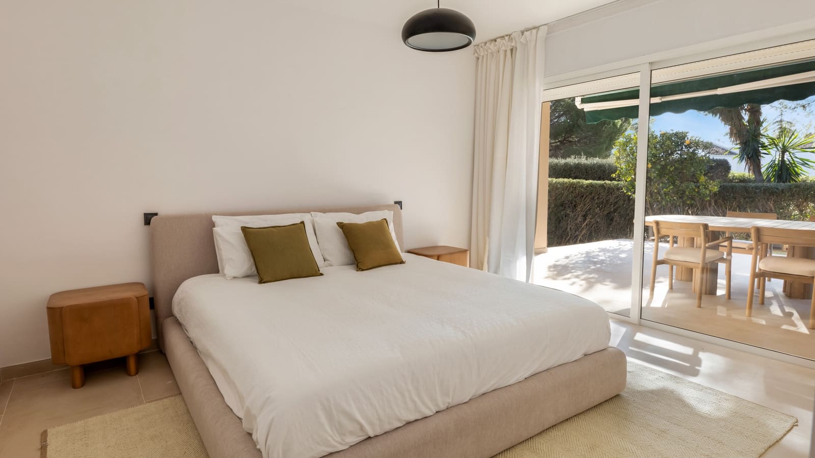 3 soverom Leilighet til salgs i Nueva Andalucia med svømmebasseng garasje - € 689 000 (Ref: 9535516)