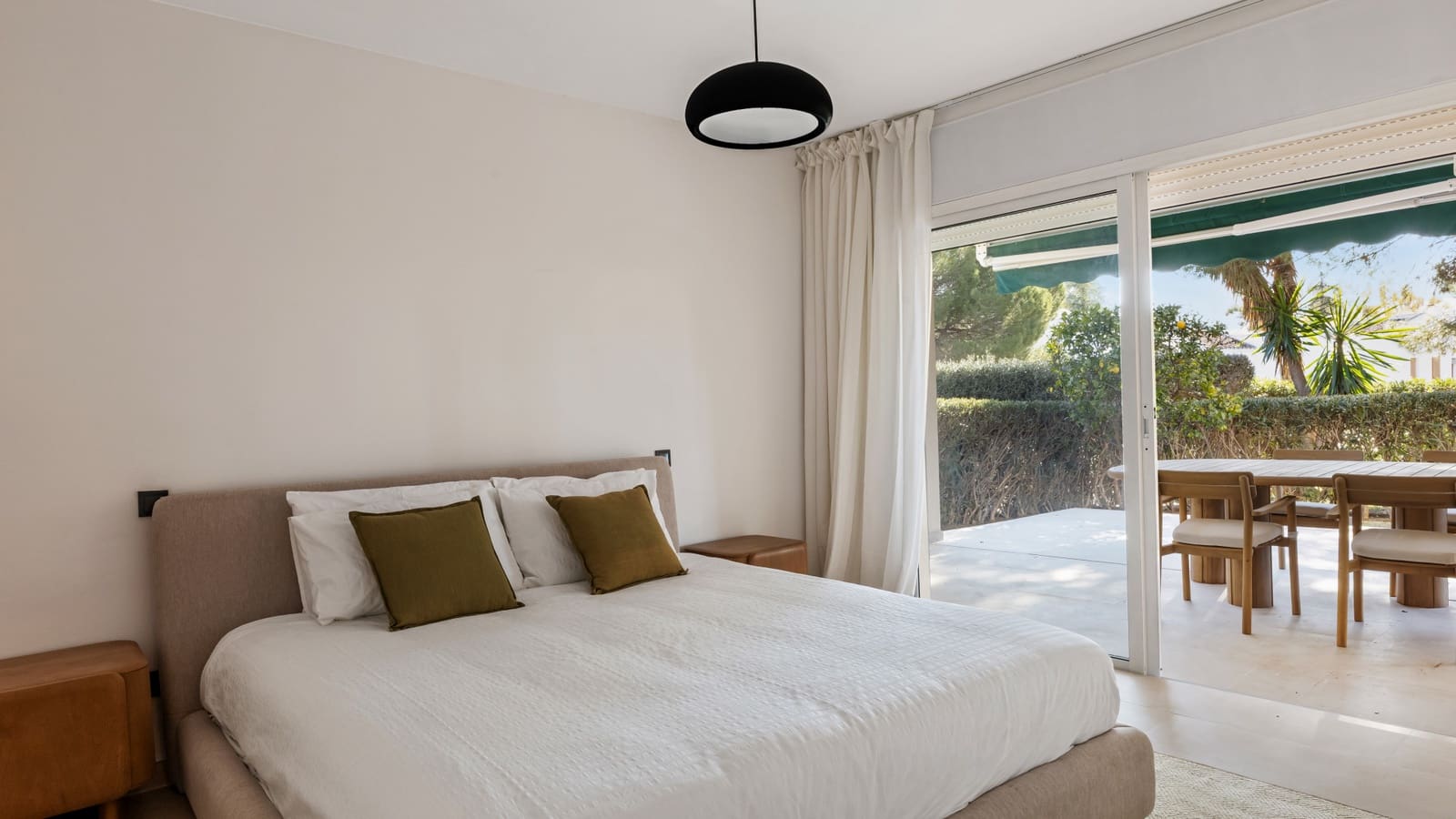 3 soverom Leilighet til salgs i Nueva Andalucia med svømmebasseng garasje - € 689 000 (Ref: 9535516)