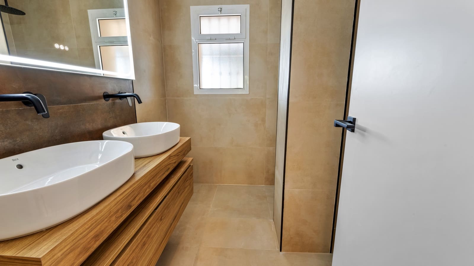 3 soverom Leilighet til salgs i Nueva Andalucia med svømmebasseng garasje - € 689 000 (Ref: 9535516)