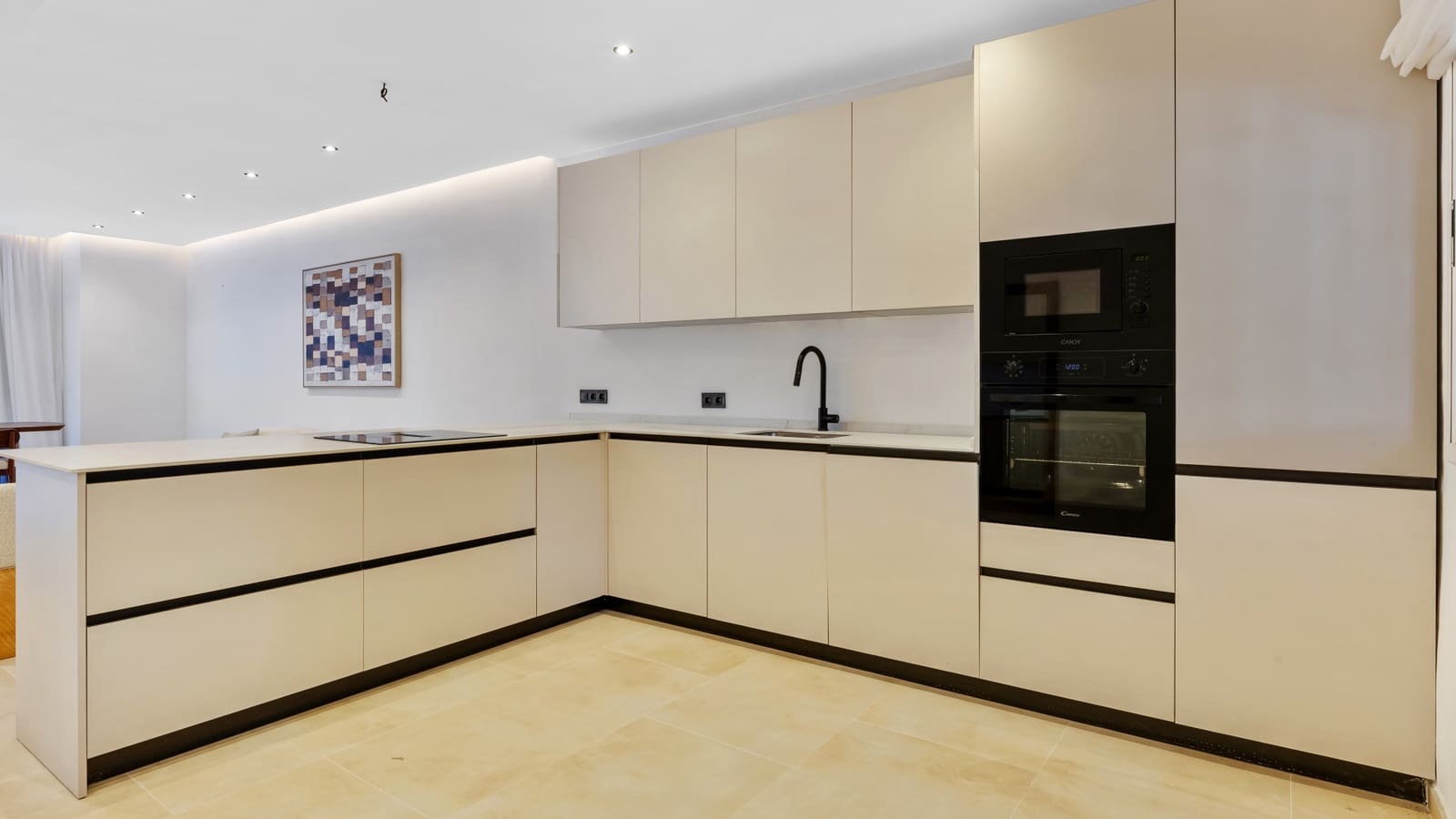 3 soverom Leilighet til salgs i Nueva Andalucia med svømmebasseng garasje - € 689 000 (Ref: 9535516)