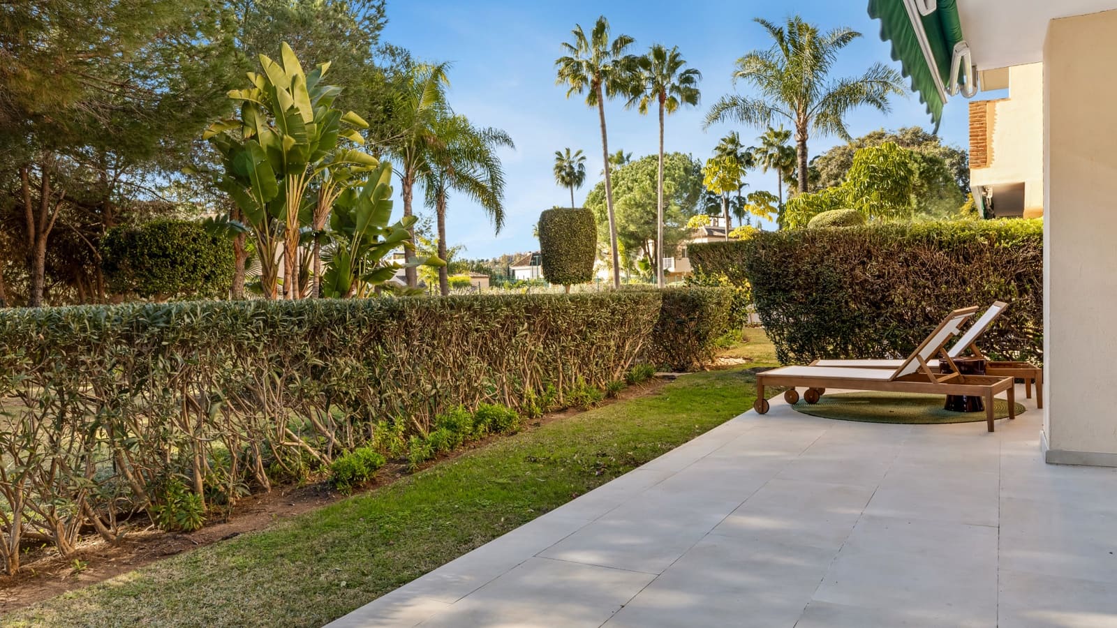 3 soverom Leilighet til salgs i Nueva Andalucia med svømmebasseng garasje - € 689 000 (Ref: 9535516)
