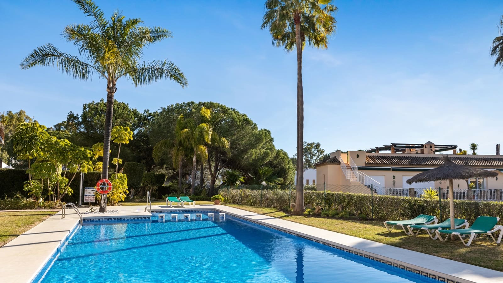 3 soverom Leilighet til salgs i Nueva Andalucia med svømmebasseng garasje - € 689 000 (Ref: 9535516)