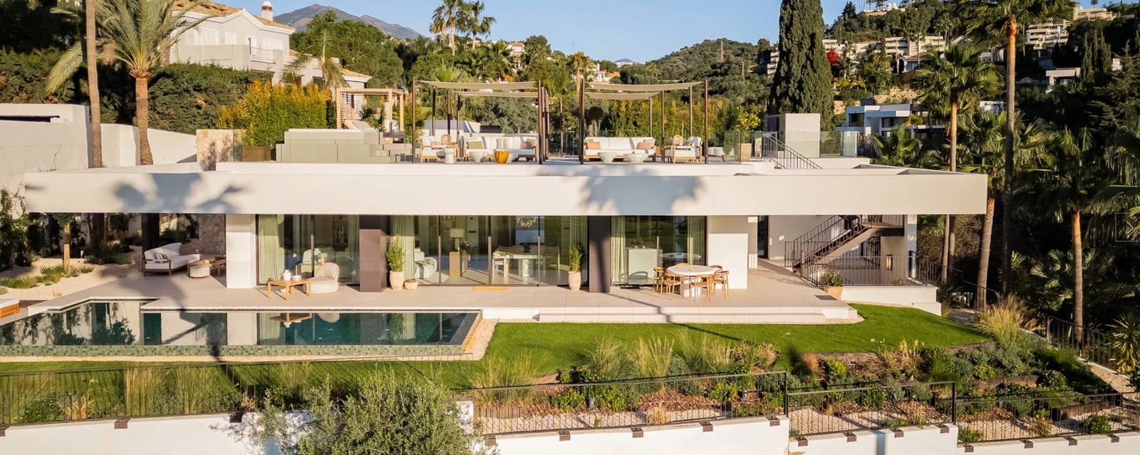 5 slaapkamer Villa te koop in Nueva Andalucia met zwembad garage - € 5.975.000 (Ref: 9647709)