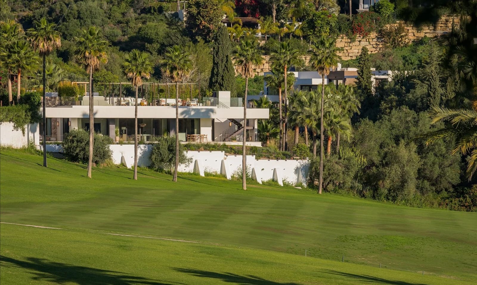 5 slaapkamer Villa te koop in Nueva Andalucia met zwembad garage - € 5.975.000 (Ref: 9647709)