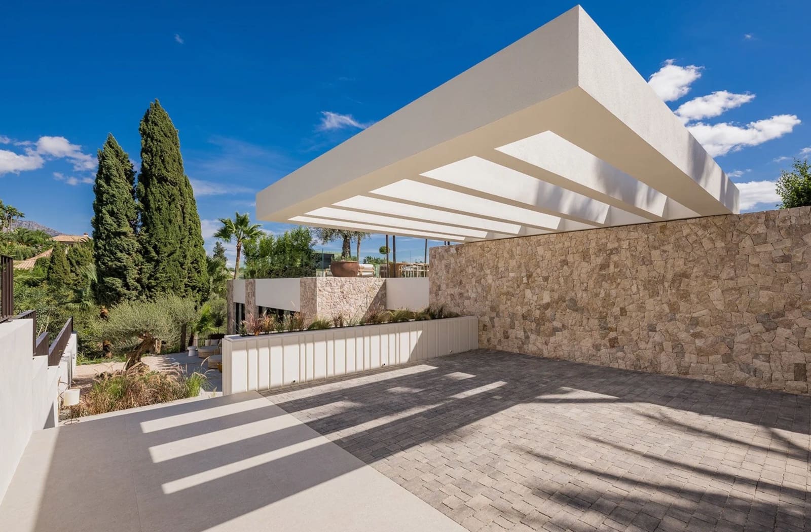 5 slaapkamer Villa te koop in Nueva Andalucia met zwembad garage - € 5.975.000 (Ref: 9647709)