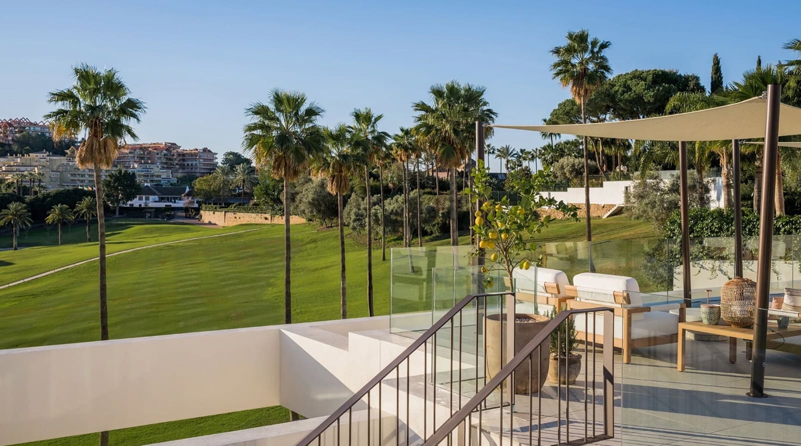 5 slaapkamer Villa te koop in Nueva Andalucia met zwembad garage - € 5.975.000 (Ref: 9647709)