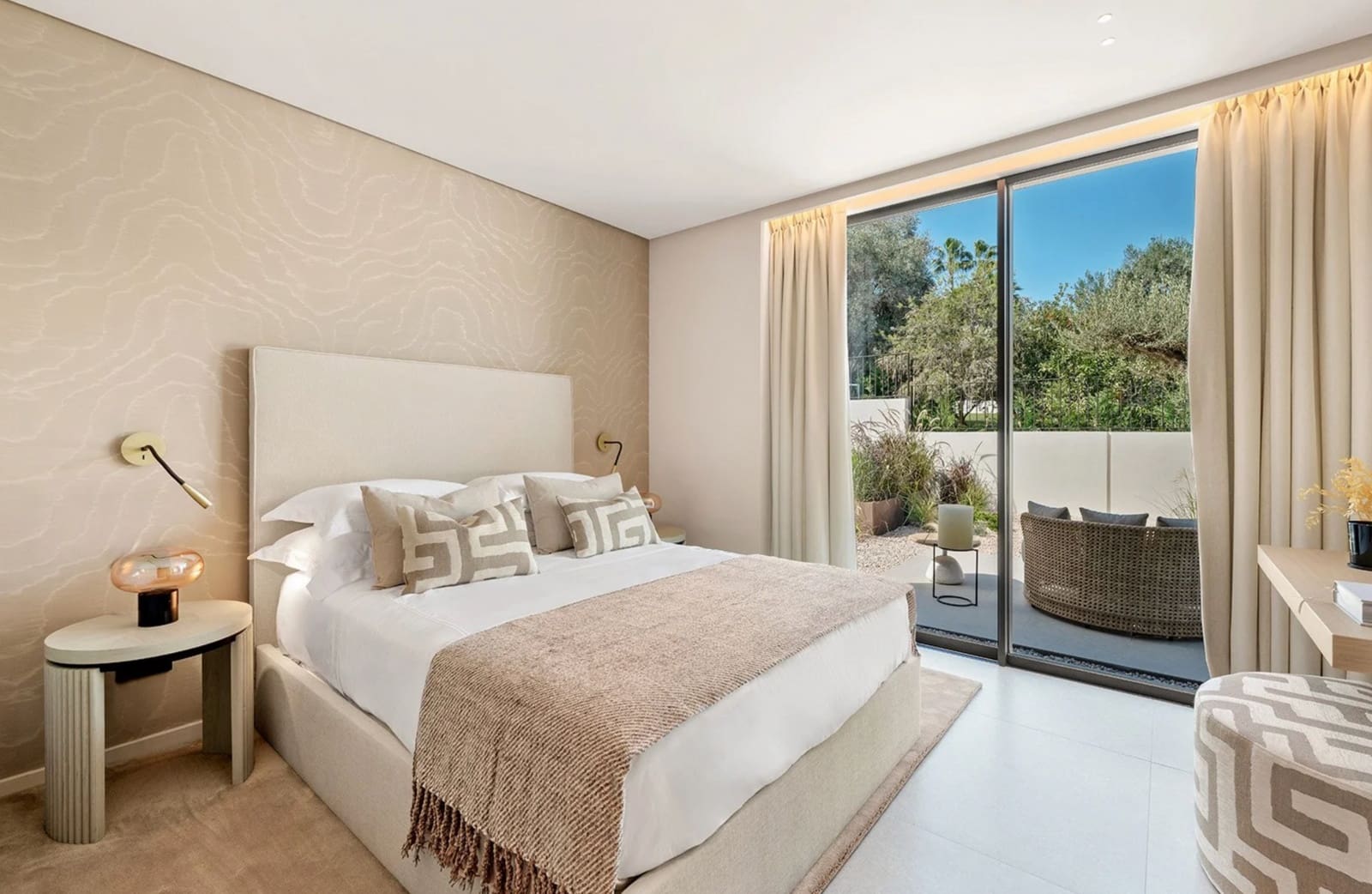 5 slaapkamer Villa te koop in Nueva Andalucia met zwembad garage - € 5.975.000 (Ref: 9647709)