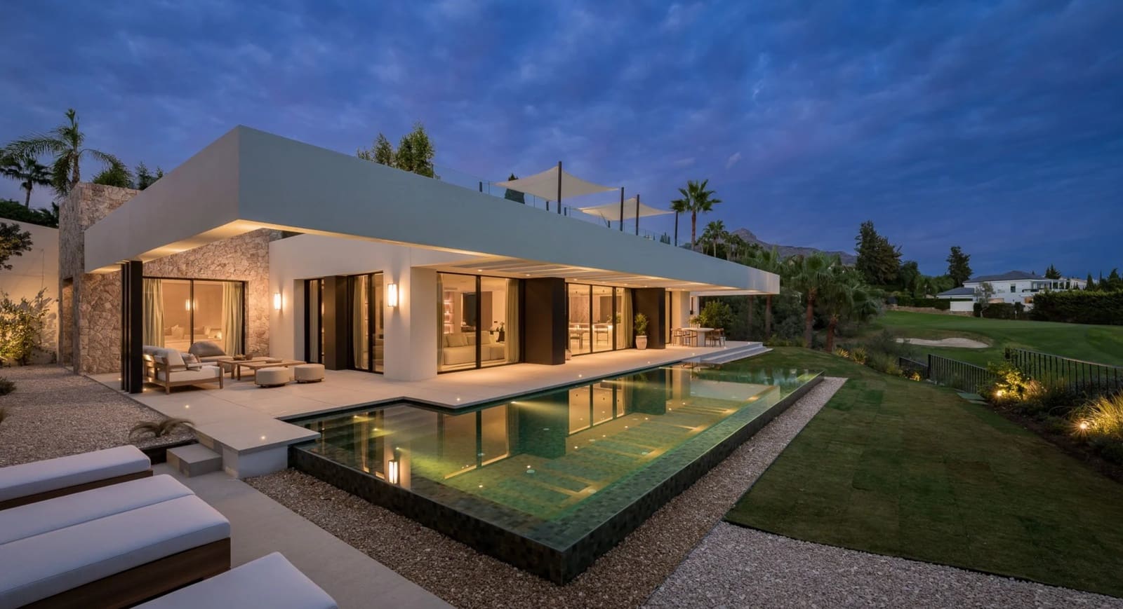 5 slaapkamer Villa te koop in Nueva Andalucia met zwembad garage - € 5.975.000 (Ref: 9647709)