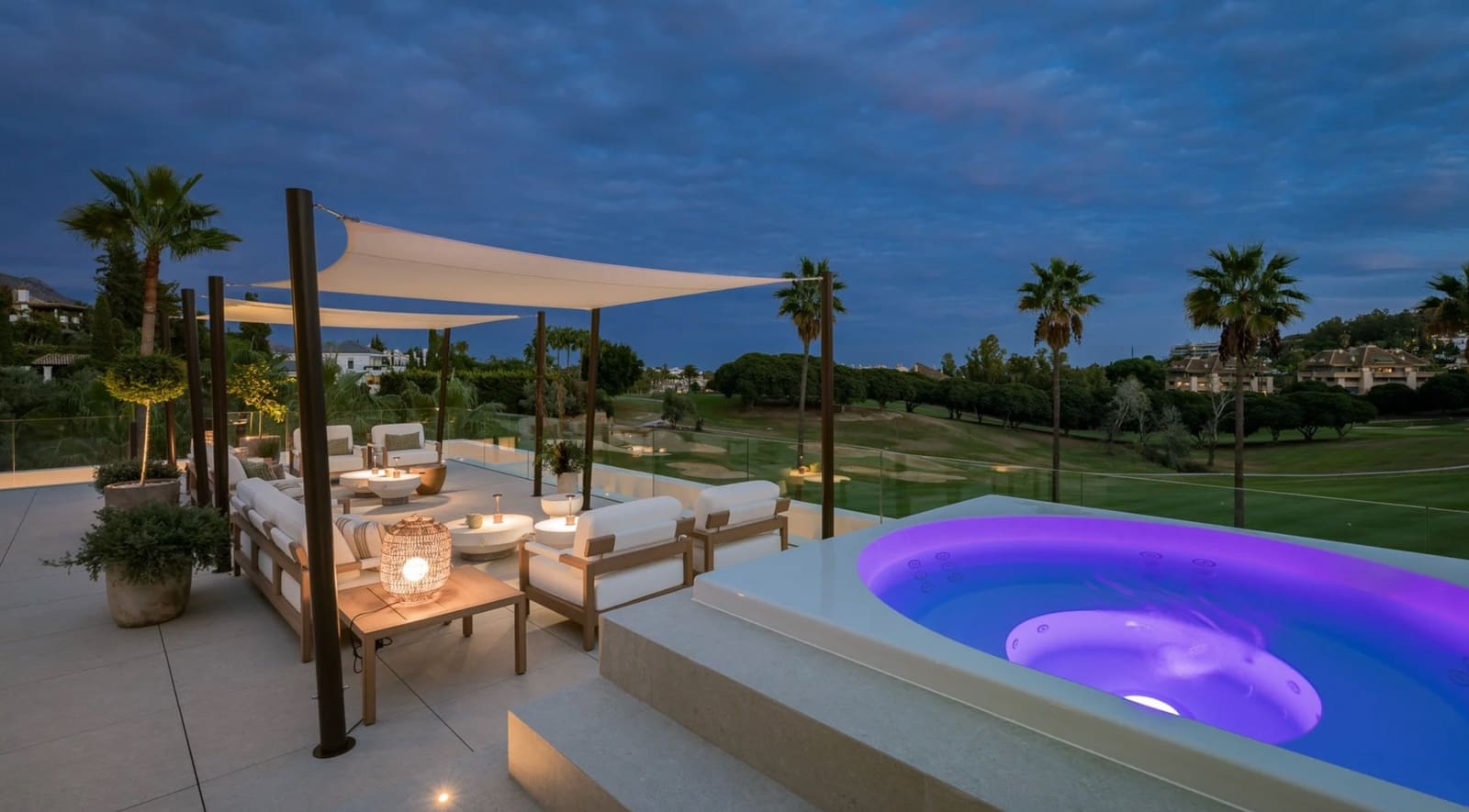 5 slaapkamer Villa te koop in Nueva Andalucia met zwembad garage - € 5.975.000 (Ref: 9647709)