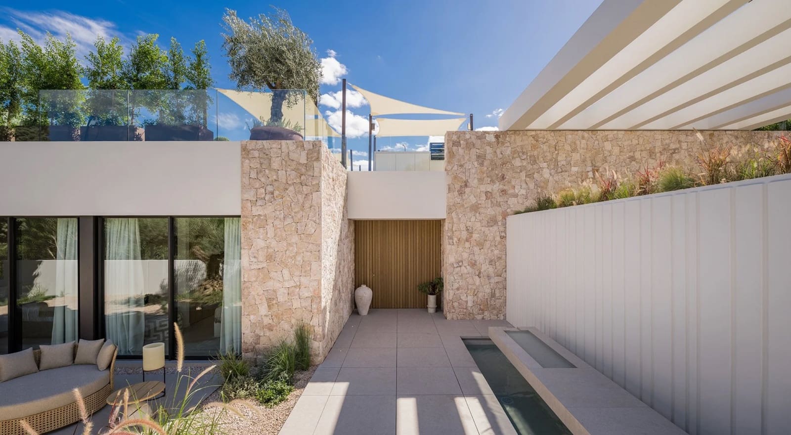 5 slaapkamer Villa te koop in Nueva Andalucia met zwembad garage - € 5.975.000 (Ref: 9647709)