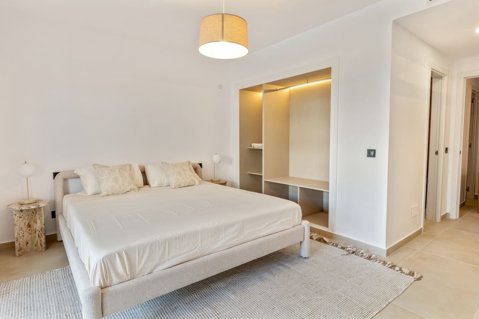 3 chambre Appartement à vendre à Nueva Andalucia avec piscine garage - 639 000 € (Ref: 9669944)