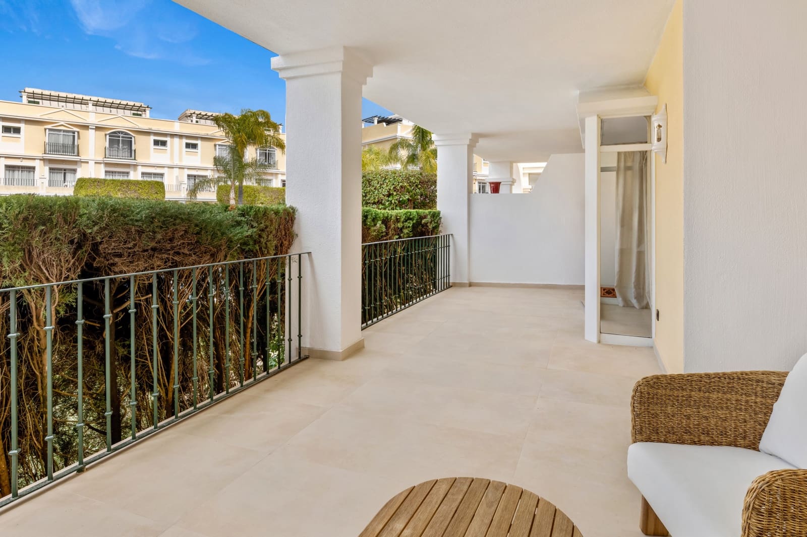 3 chambre Appartement à vendre à Nueva Andalucia avec piscine garage - 639 000 € (Ref: 9669944)