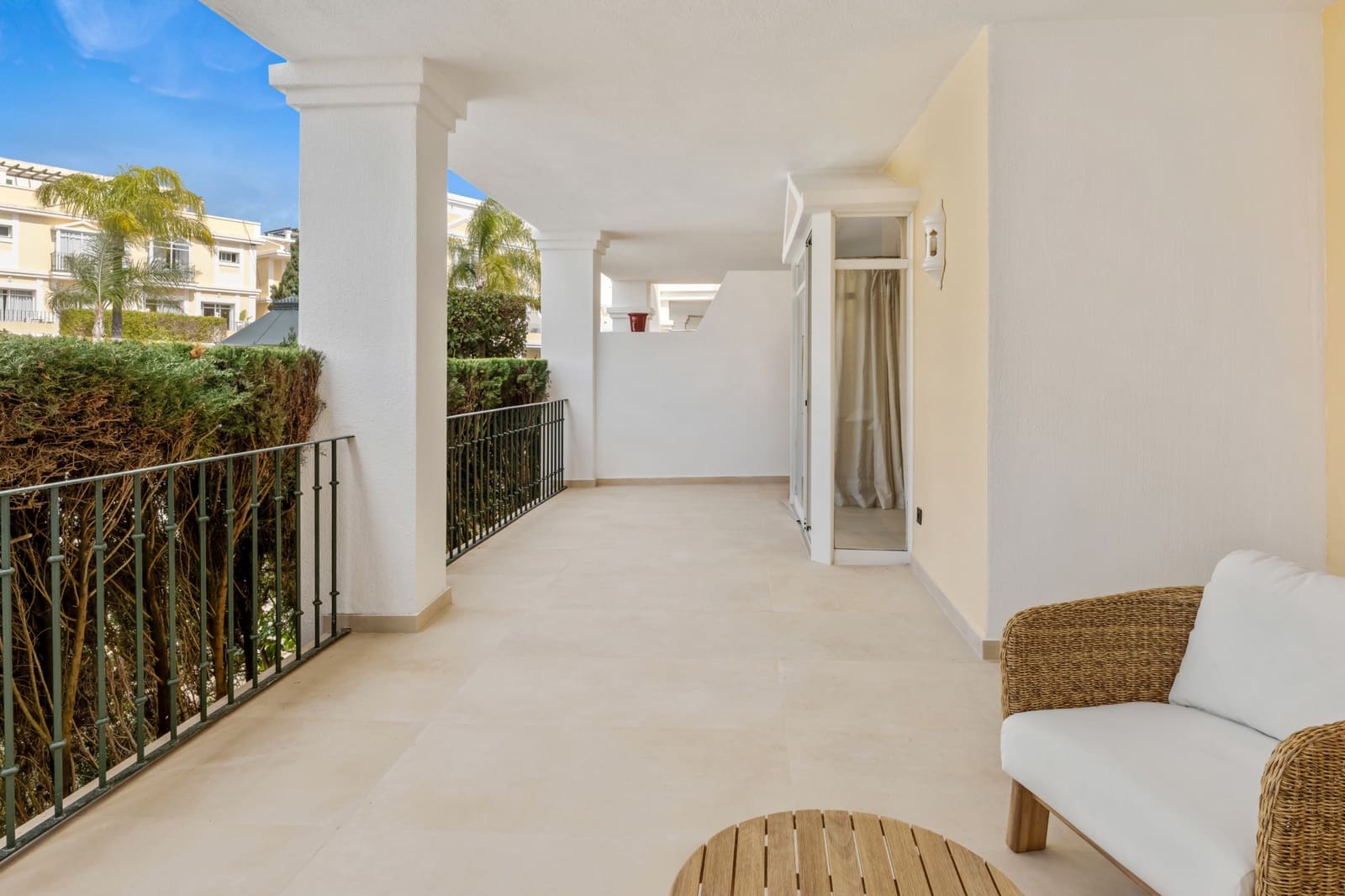 3 chambre Appartement à vendre à Nueva Andalucia avec piscine garage - 639 000 € (Ref: 9669944)