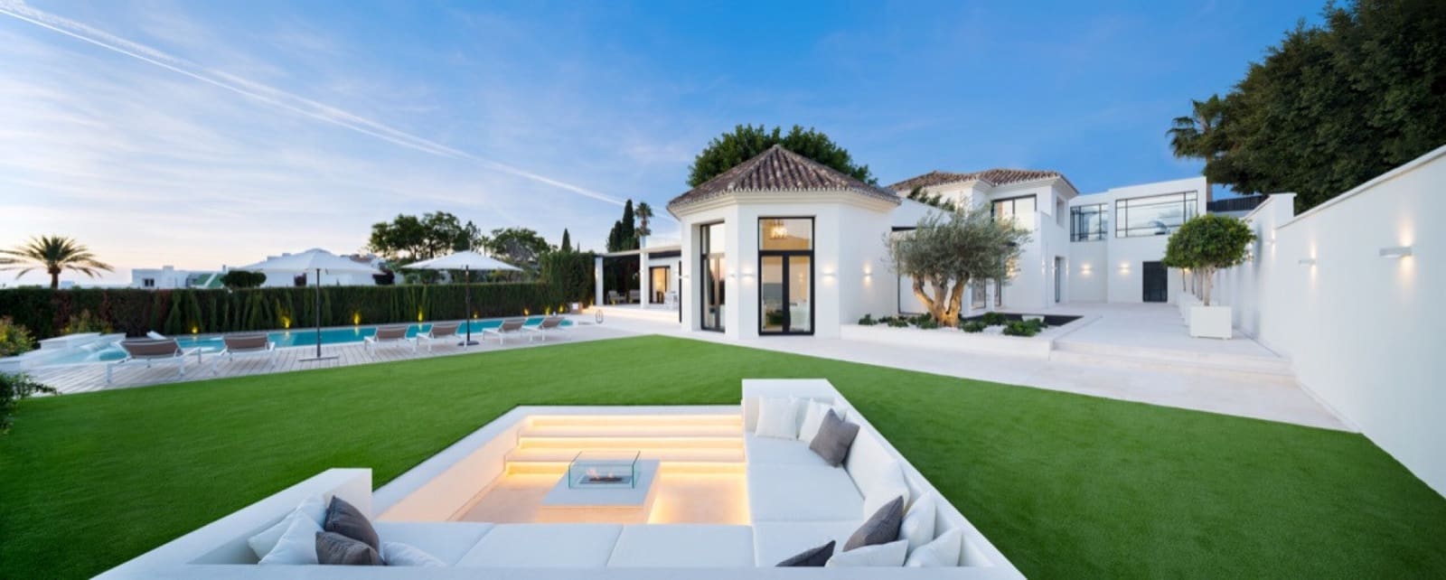 5 chambre Villa/Maison à vendre à Nueva Andalucia avec piscine garage - 4 495 000 € (Ref: 9673827)