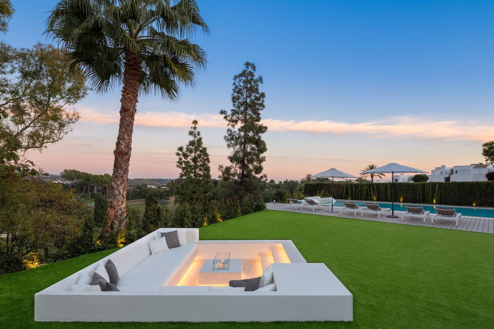 5 chambre Villa/Maison à vendre à Nueva Andalucia avec piscine garage - 4 495 000 € (Ref: 9673827)