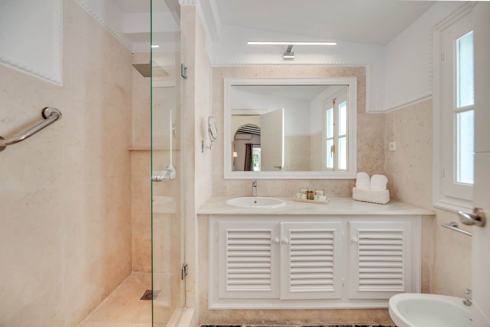 4 bedroom Villa for sale in Nueva Andalucia with pool garage - € 1,300,000 (Ref: 9690031)