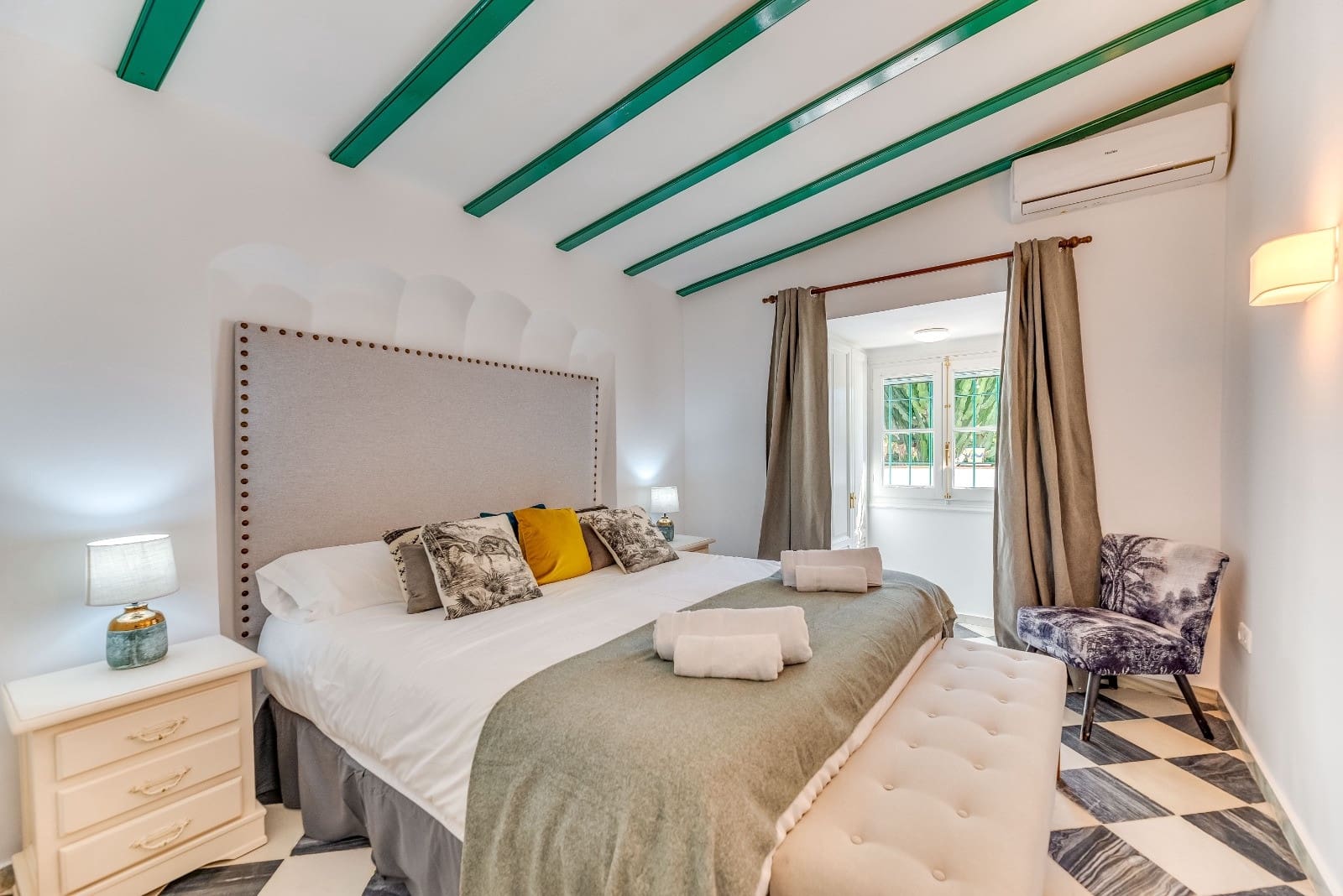 4 bedroom Villa for sale in Nueva Andalucia with pool garage - € 1,300,000 (Ref: 9690031)