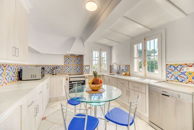 Chalet de 4 habitaciones en Nueva Andalucia, Marbella en venta con piscina garaje - 1.300.000 € (Ref: 9690031)