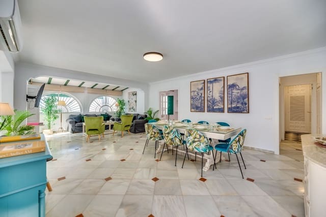 4 sovrum Villa till salu i Nueva Andalucia, Marbella med pool garage - 1 300 000 € (Ref: 9690031)