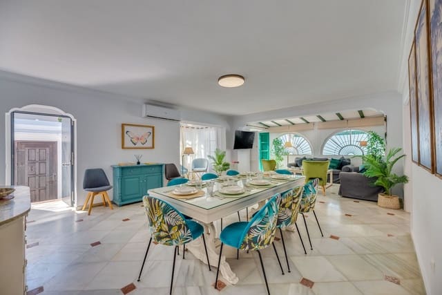 4 sovrum Villa till salu i Nueva Andalucia, Marbella med pool garage - 1 300 000 € (Ref: 9690031)