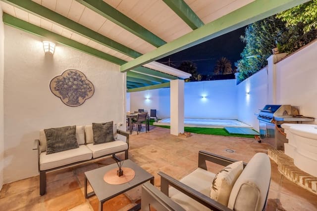 4 sovrum Villa till salu i Nueva Andalucia, Marbella med pool garage - 1 300 000 € (Ref: 9690031)