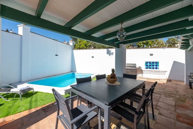4 sovrum Villa till salu i Nueva Andalucia, Marbella med pool garage - 1 300 000 € (Ref: 9690031)