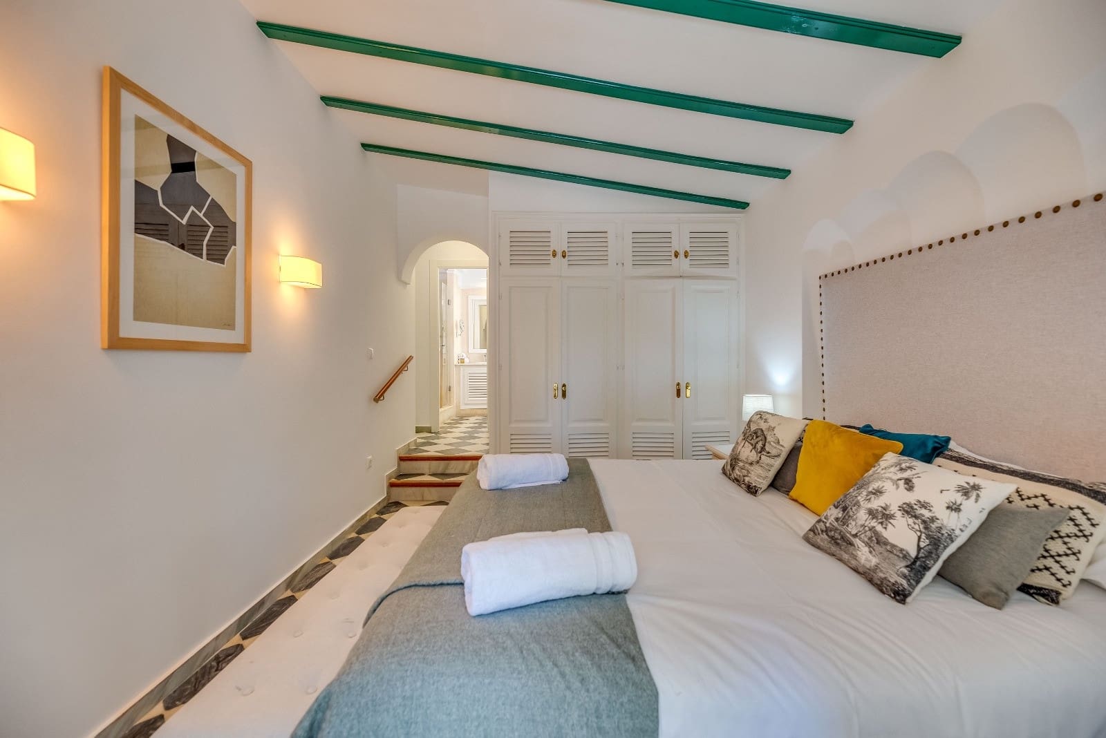 4 bedroom Villa for sale in Nueva Andalucia with pool garage - € 1,300,000 (Ref: 9690031)