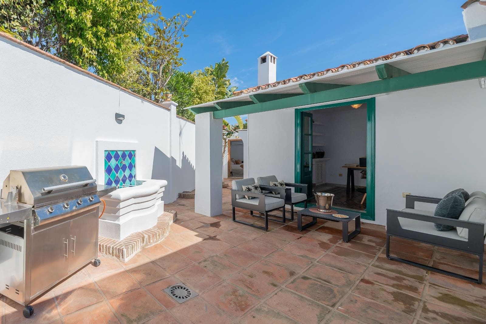 4 bedroom Villa for sale in Nueva Andalucia with pool garage - € 1,300,000 (Ref: 9690031)