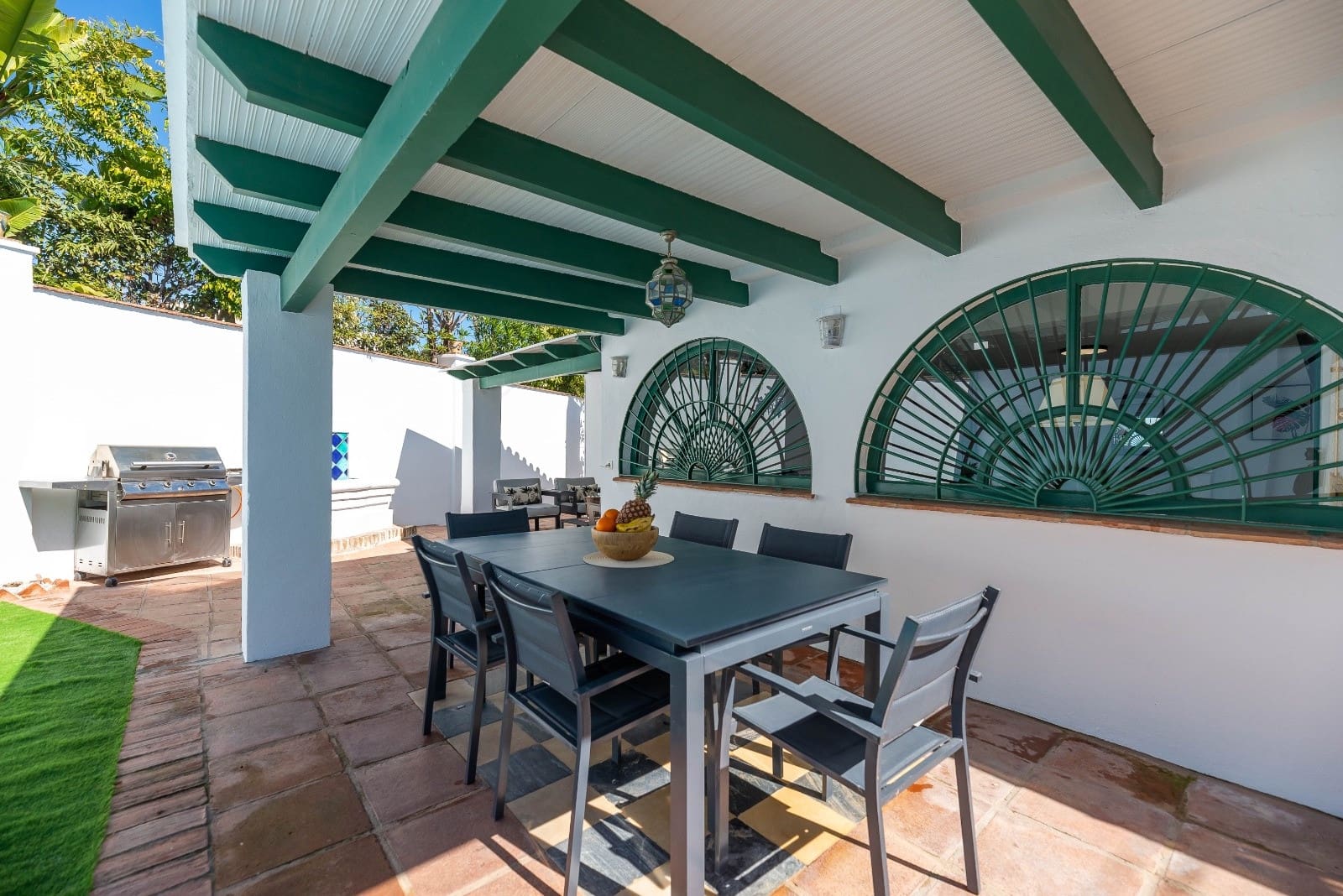 4 bedroom Villa for sale in Nueva Andalucia with pool garage - € 1,300,000 (Ref: 9690031)