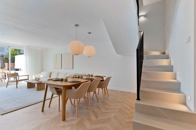 4 soveværelse Byhus til salg i Marbella med swimmingpool - € 1.099.000 (Ref: 9755331)