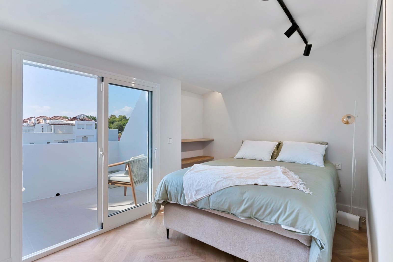 4 soveværelse Byhus til salg i Marbella med swimmingpool - € 1.099.000 (Ref: 9755331)