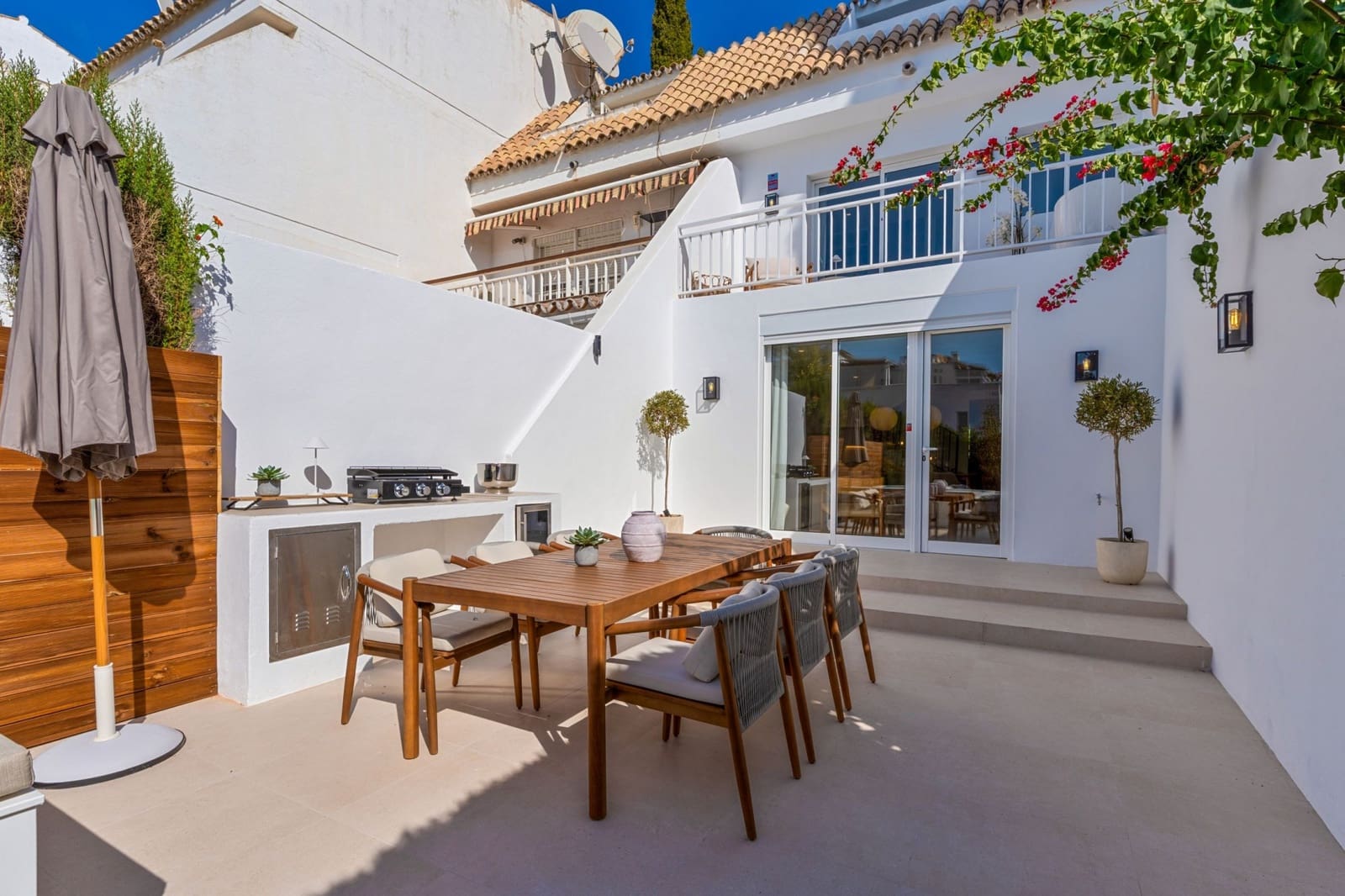 4 soveværelse Byhus til salg i Marbella med swimmingpool - € 1.099.000 (Ref: 9755331)