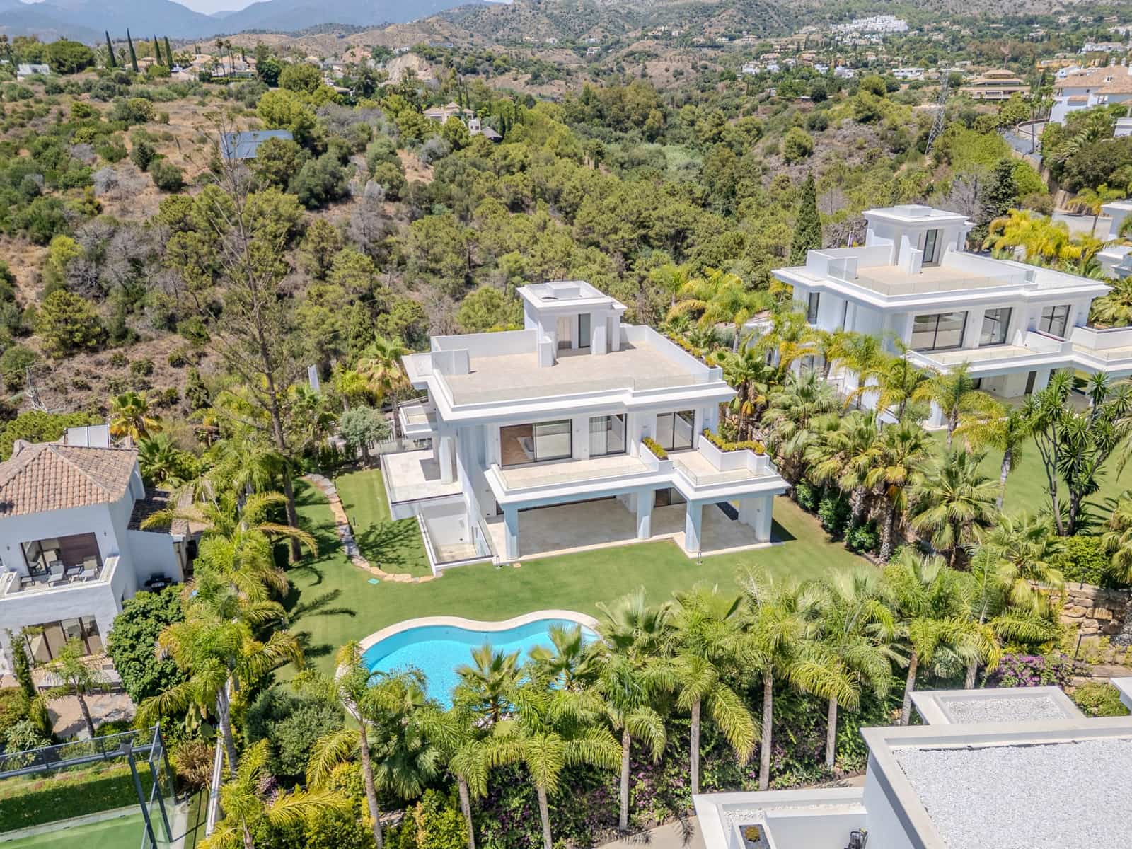 6 makuuhuone Huvila myytävänä paikassa Marbella mukana uima-altaan 
autotalli - 6 400 000 € (Ref: 9755335)
