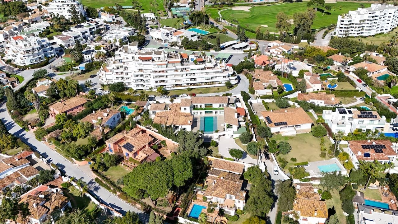 6 soverom Villa til salgs i Guadalmina med svømmebasseng garasje - € 5 900 000 (Ref: 9755336)