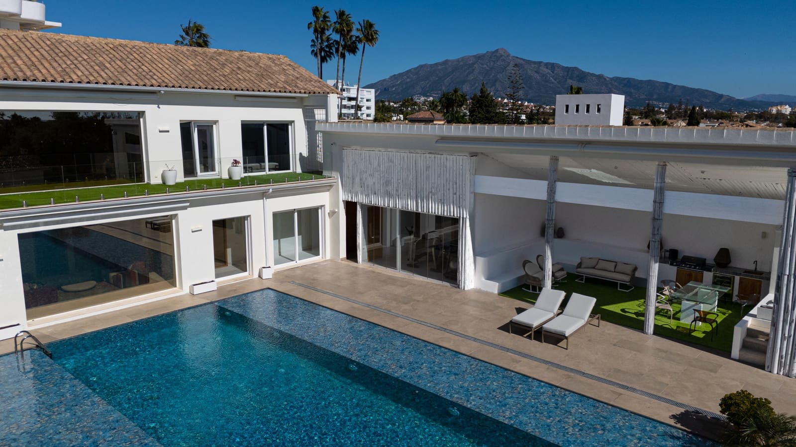 6 soverom Villa til salgs i Guadalmina med svømmebasseng garasje - € 5 900 000 (Ref: 9755336)