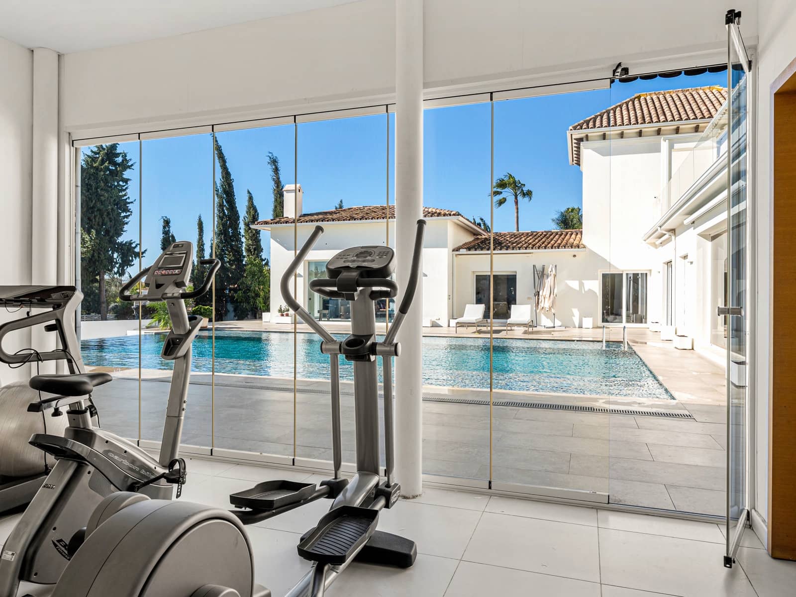 6 soverom Villa til salgs i Guadalmina med svømmebasseng garasje - € 5 900 000 (Ref: 9755336)