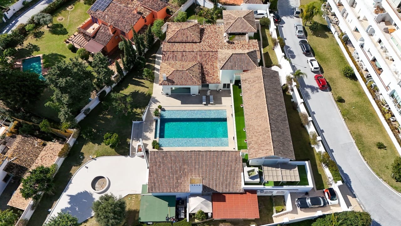 6 soverom Villa til salgs i Guadalmina med svømmebasseng garasje - € 5 900 000 (Ref: 9755336)