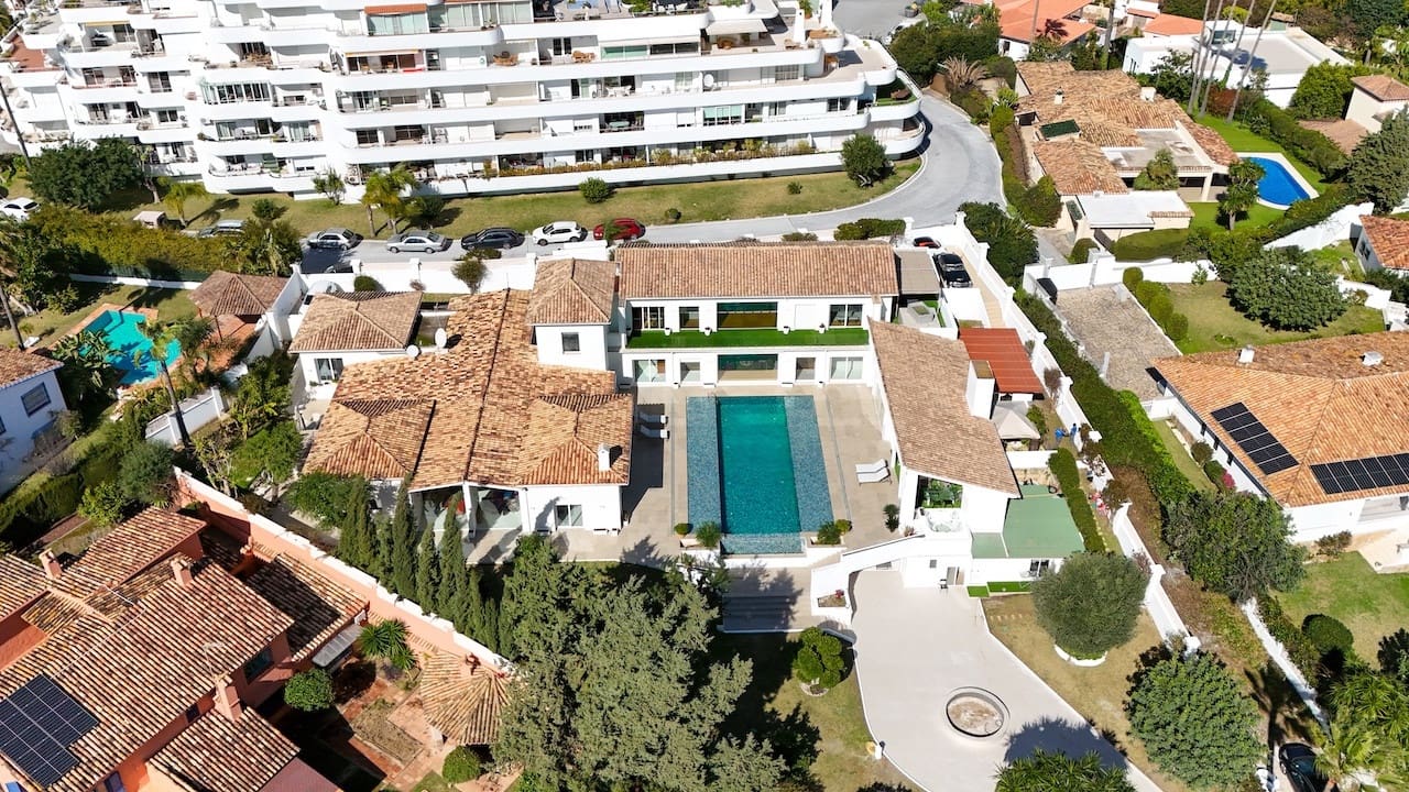 6 soverom Villa til salgs i Guadalmina med svømmebasseng garasje - € 5 900 000 (Ref: 9755336)