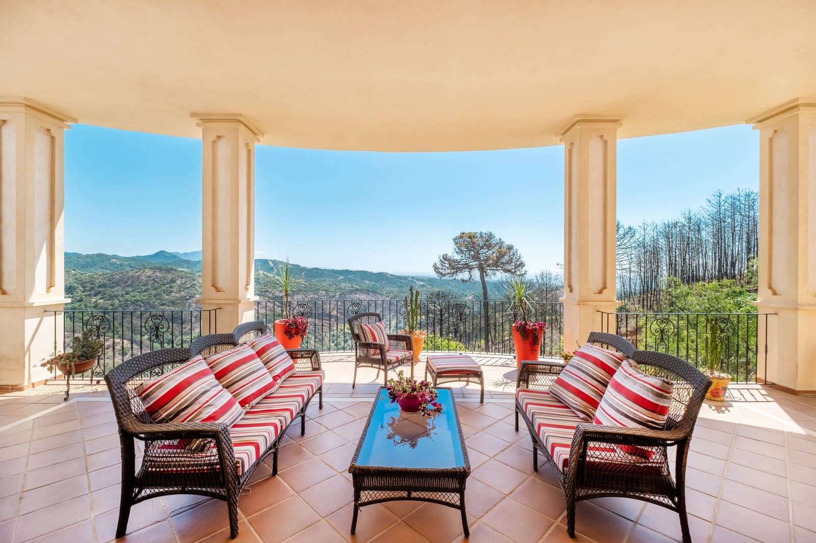 7 sovrum Finca/Hus på landet till salu i Estepona med pool garage - 2 300 000 € (Ref: 9755338)