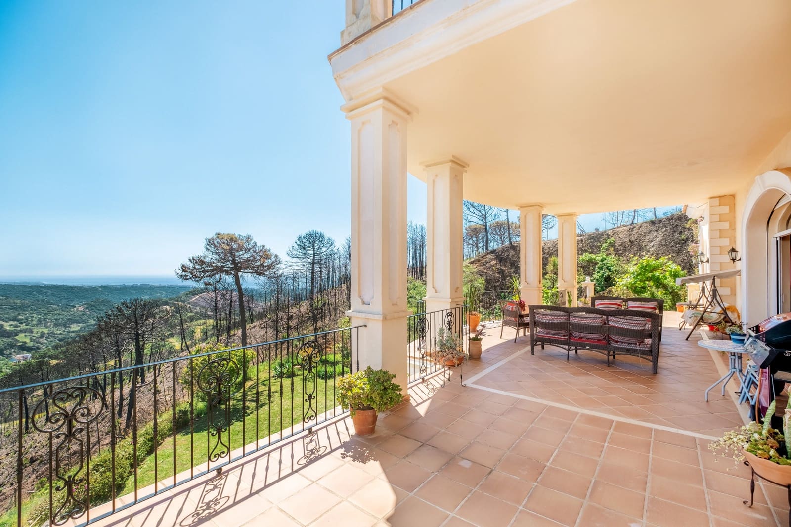 7 sovrum Finca/Hus på landet till salu i Estepona med pool garage - 2 300 000 € (Ref: 9755338)