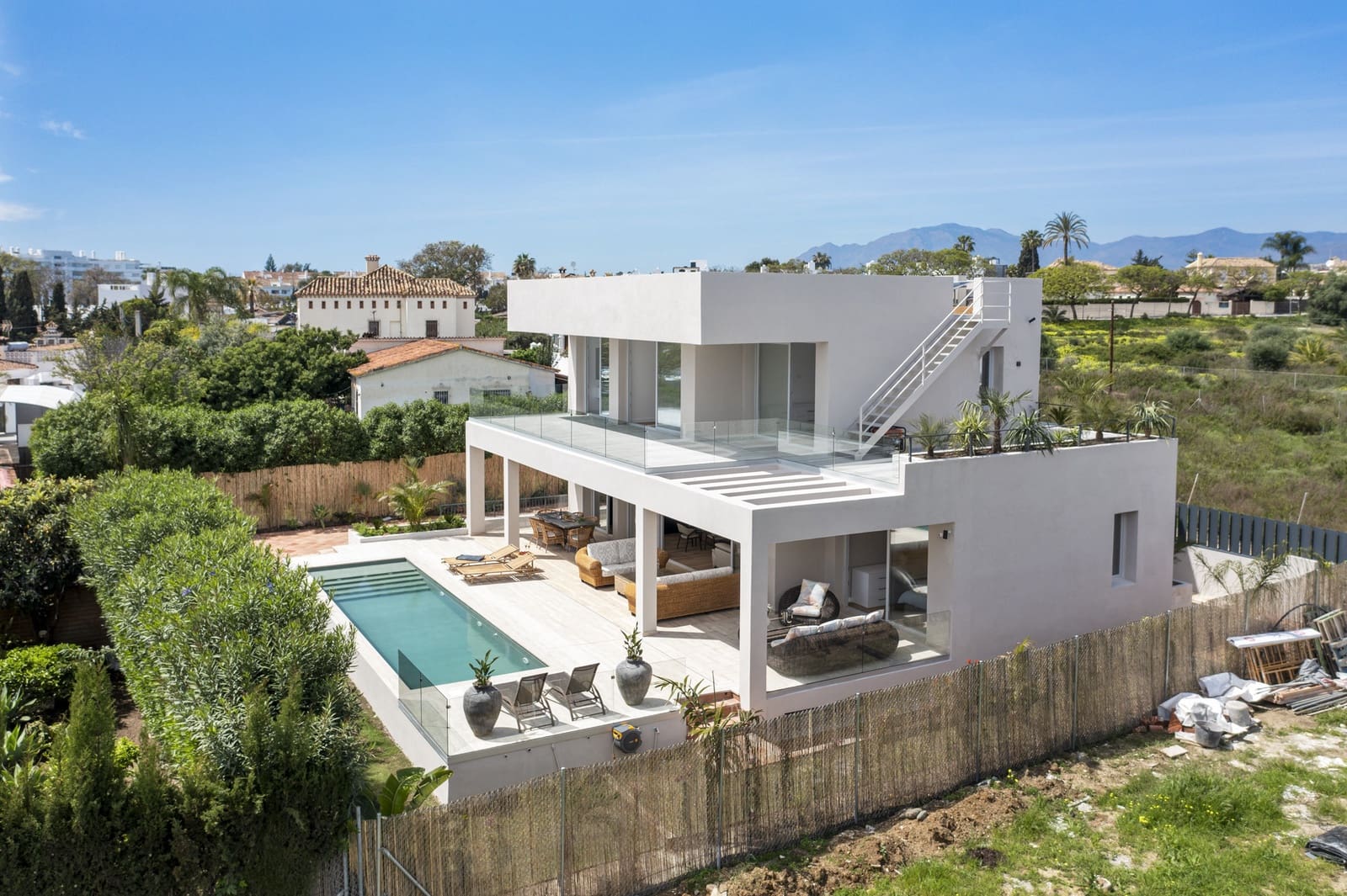 5 bedroom Villa for sale in San Pedro de Alcantara with pool garage - € 2,950,000 (Ref: 9755339)