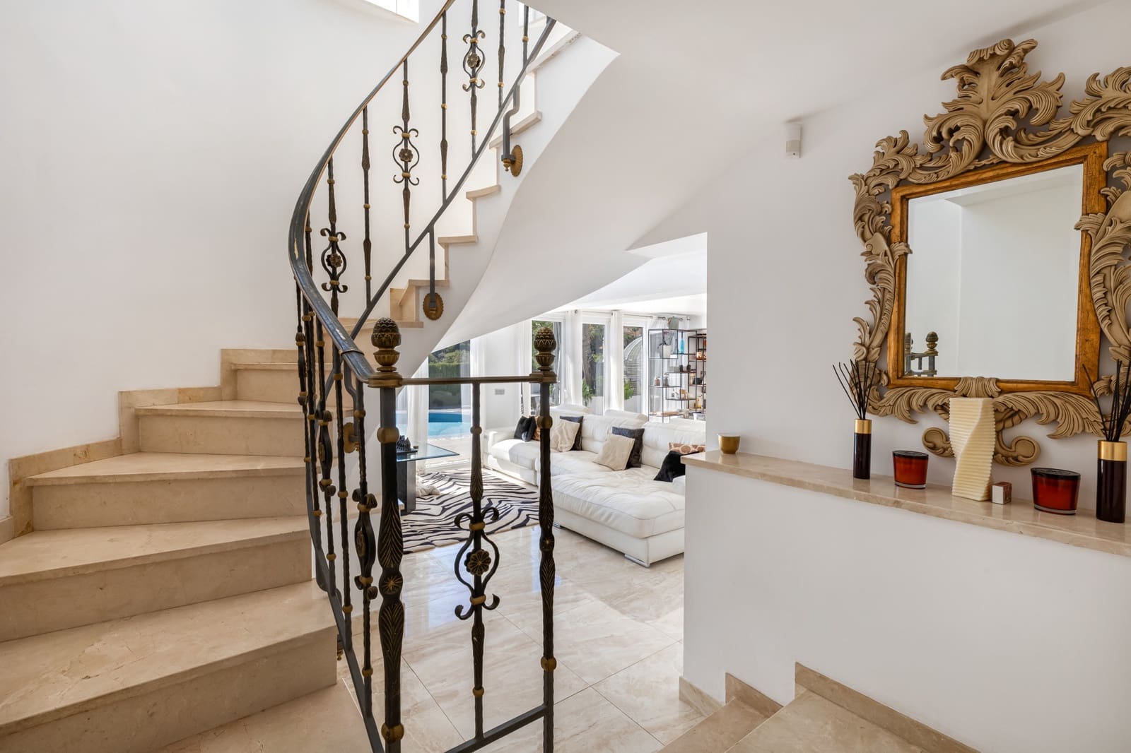 5 Zimmer Villa zu verkaufen in Marbella mit Pool Garage - 1.795.000 € (Ref: 9758527)