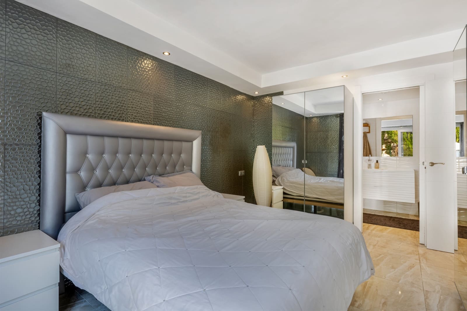 5 Zimmer Villa zu verkaufen in Marbella mit Pool Garage - 1.795.000 € (Ref: 9758527)