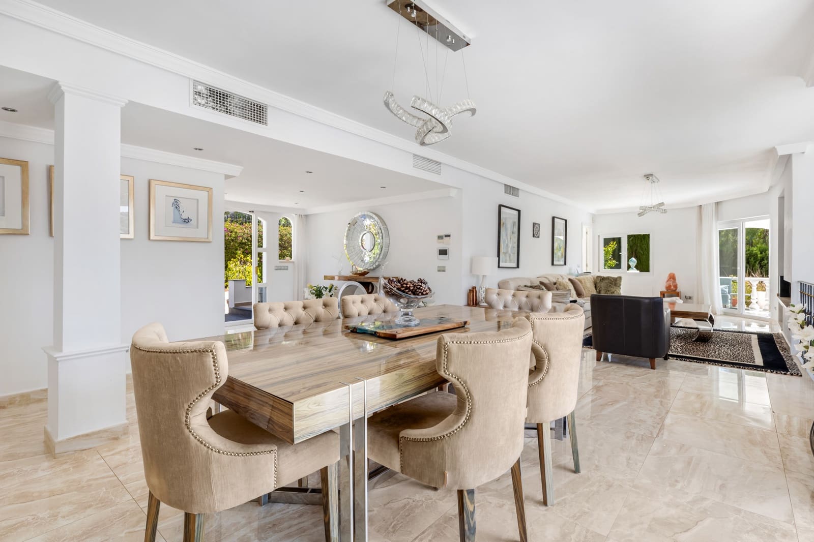 5 Zimmer Villa zu verkaufen in Marbella mit Pool Garage - 1.795.000 € (Ref: 9758527)